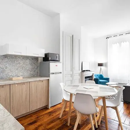 Apartment 2 Pieces Jean Mace Et Stationnement *